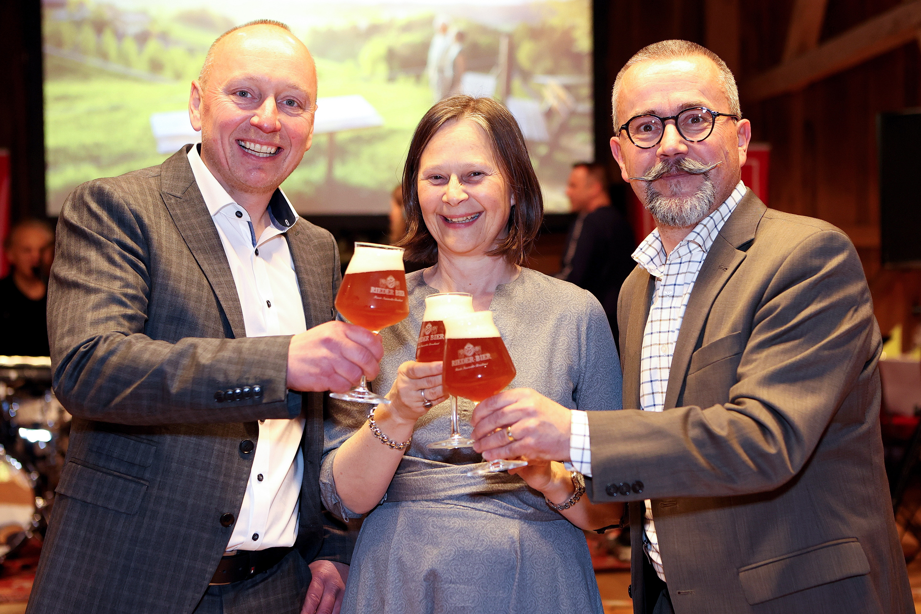 Biergala / Loryhof