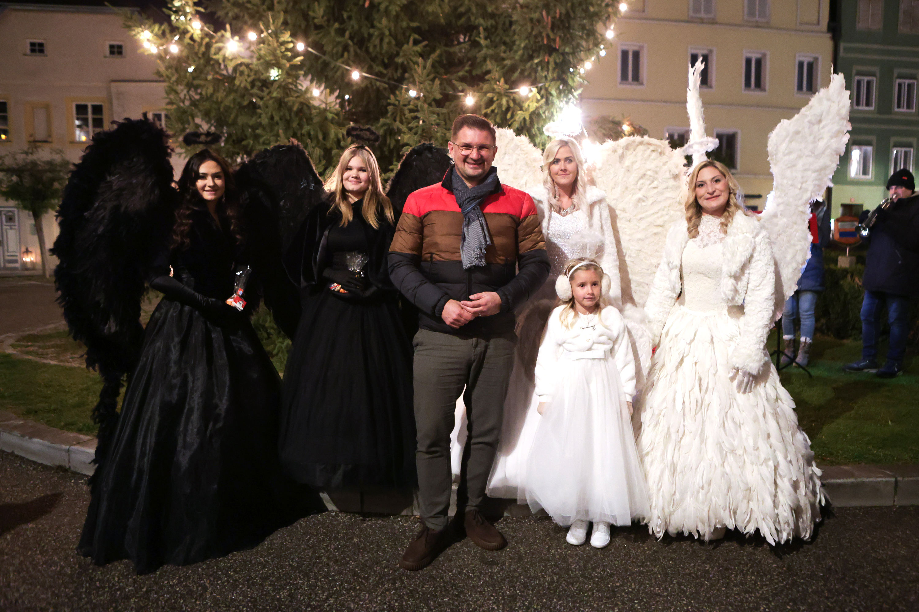 Christbaum Erstbeleuchtung am Eferdinger Stadtplatz